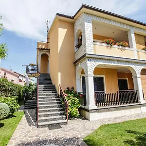 Apartment Cvitan 1. Floor, Poreč